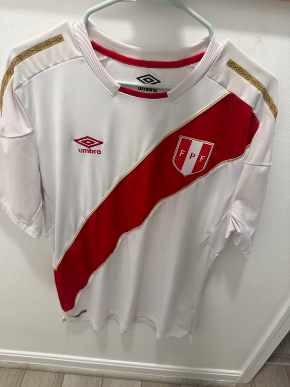 Umbro Men’s White & Red Peru Soccer Jersey with Gold Trim